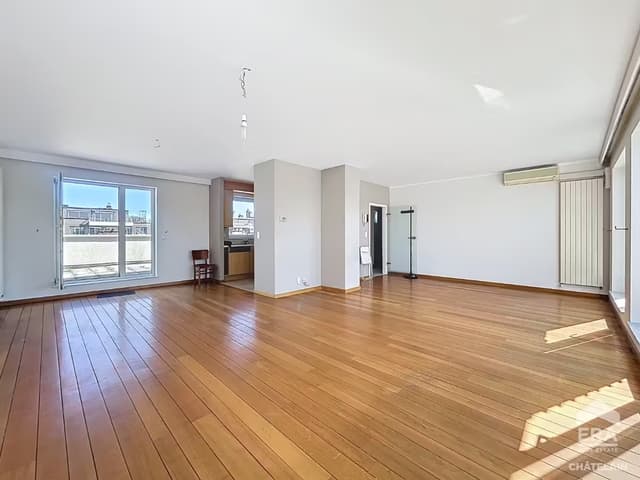 Penthouse met 3 slaapkamers te huur in Jette