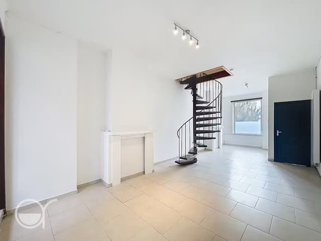 Ruime halfopen bebouwing met vier slaapkamers