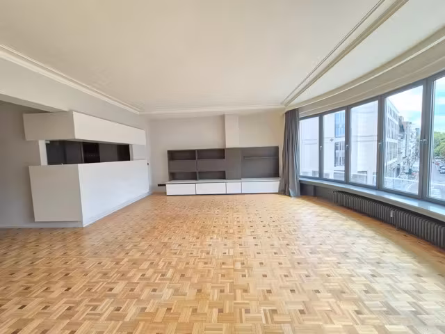 Superbe appartement met uitzicht op Place Stéphanie in Elsene