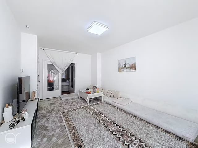 Gelijkvloers 2 slaapkamer-appartement nabij het Sint-Pietersstation met garagebox te huur