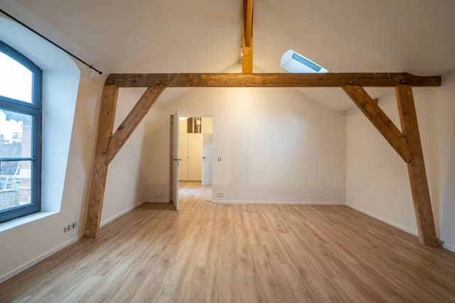 Koetshuis met 2 slaapkamers en tuin te huur in centrum Gent