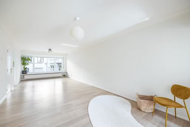 Ruim appartement met 1 slaapkamer en bureau/dressing