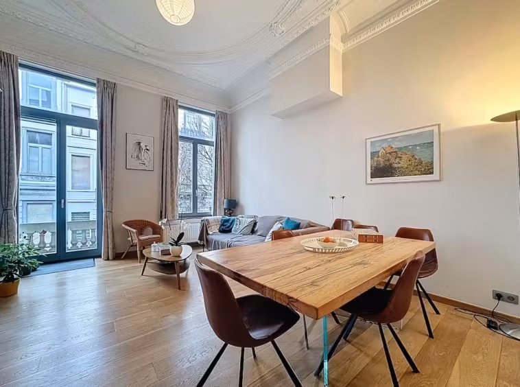 Gemeubileerd appartement 2 slaapkamers met terras in Elsene