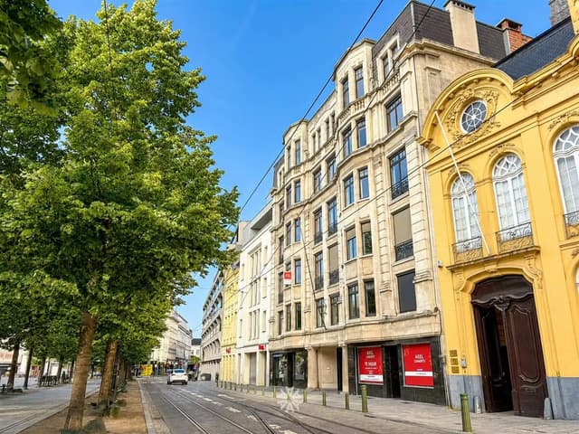 Prachtig gerenoveerd en lichtrijk op de Kouter te huur in Gent