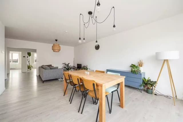 Lichtrijk twee slaapkamer appartement met autostaanplaats