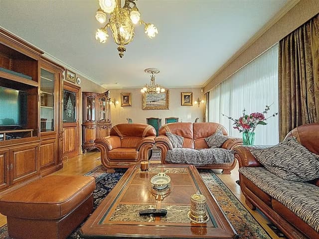 Prachtig gemeubileerd 2 slaapkamer appartement in Ukkel