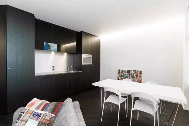 Gemeubelde luxestudio aan de Bolivarplaats