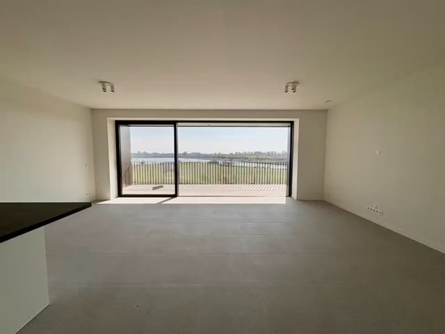 Nieuw appartement met 2 slaapkamers en mooi terras