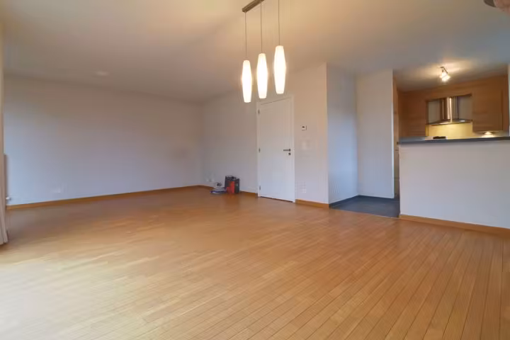 Modern appartement in Auderghem met terras en parking