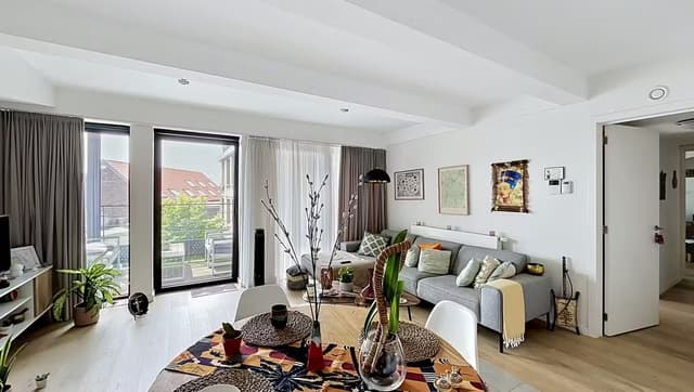 Vernieuwd gemeubeld appartement nabij Louisalaan