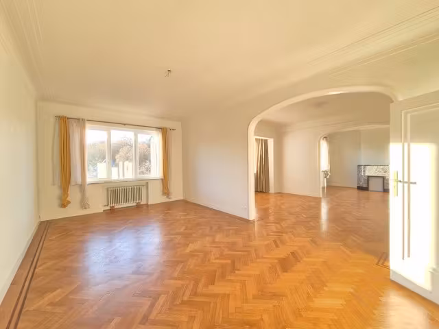 Ruim appartement aan Avenue Roosevelt met uitzicht op Bois de la Cambre