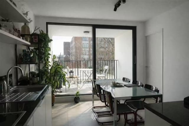 Nieuwbouw appartement met 2 terrassen en ondergrondse autostaanplaats te huur in Gent