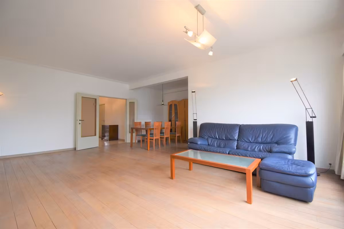 Zeer ruim appartement met terras in Antwerpen