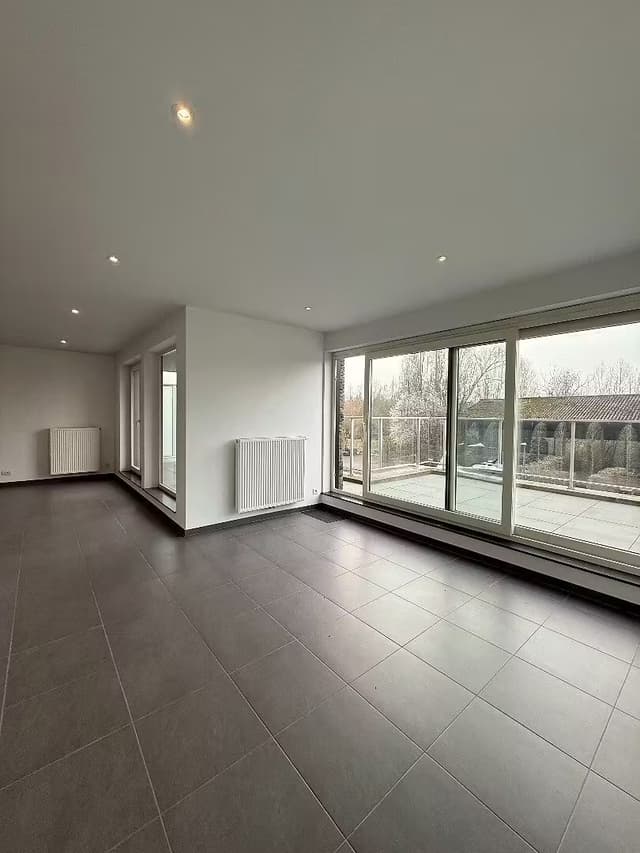 Lichtrijk appartement met ruim terras en groen uitzicht in Zwijnaarde