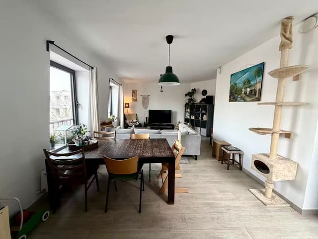 Twee-slaapkamer appartement met terras in Oud-Berchem te huur