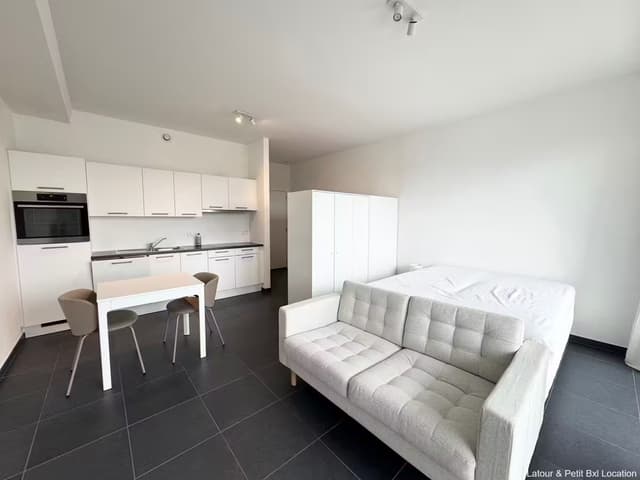 Furnished studio in Evere met groot terras