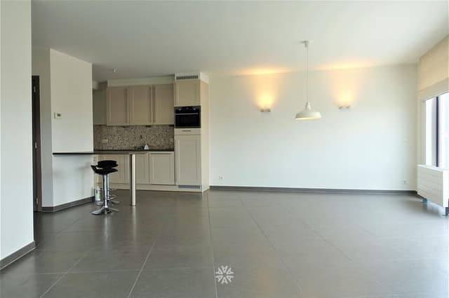 Appartement met groot dakterras en garagebox te huur in Gent