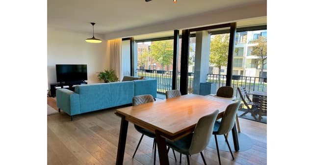 Stijlvol appartement met zicht op water en park