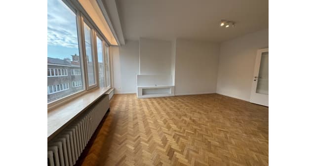 Ruim volledig vernieuwd appartement met garage en kelder