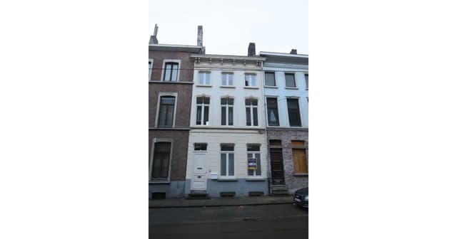 Centraal gelegen burgerswoning met koertje