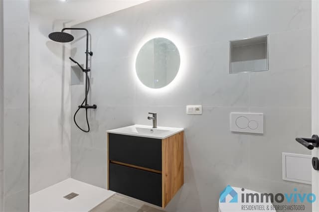 Gerenoveerd 1-slaapkamerappartement met groot zuid terras en EPC label B