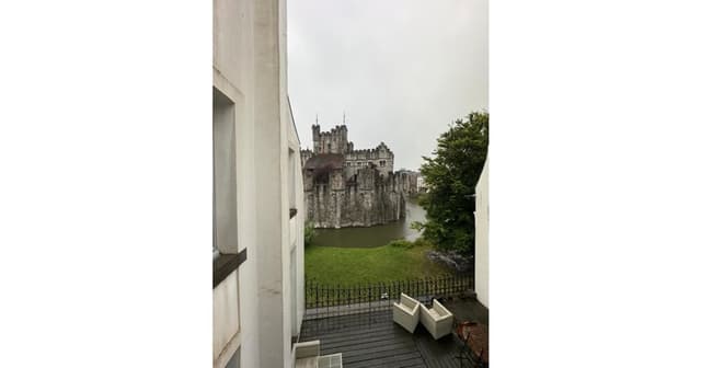 Zeer ruime studio te huur in het hart van Gent