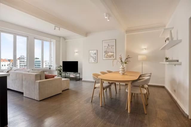 Top gelegen, volledig gemeubeld 2-slaapkamerappartement op de Keyserlei Meir