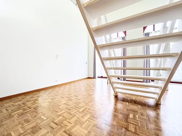 Duplex gerenoveerd appartement nabij Europese wijk