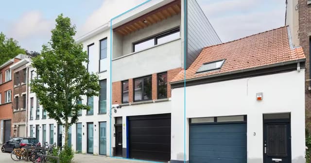 Ruime woning met garage en 2 slaapkamers in Antwerpen