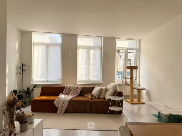 Lichtrijk gerenoveerd één slaapkamer appartement bij Sint-Jacobs