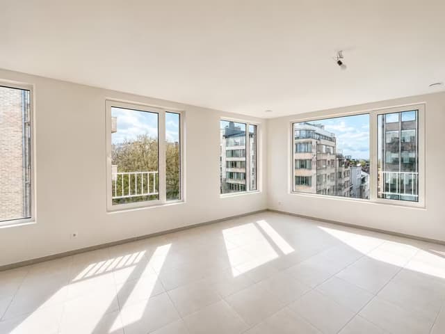 Lichtrijk hoekappartement aan de Mechelsesteenweg