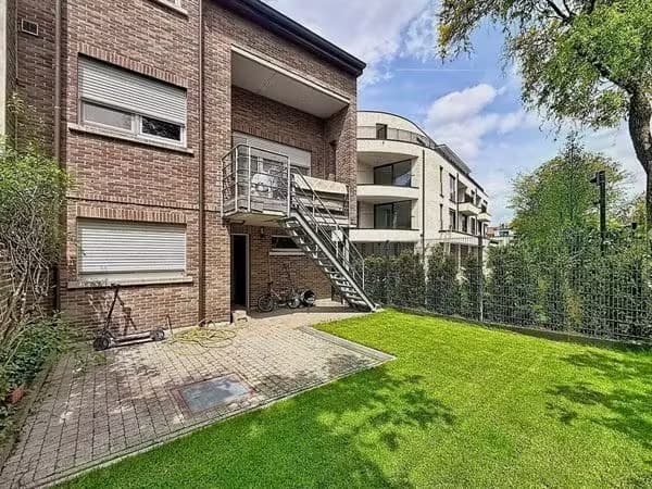 Bright house with garage and garden in Evere