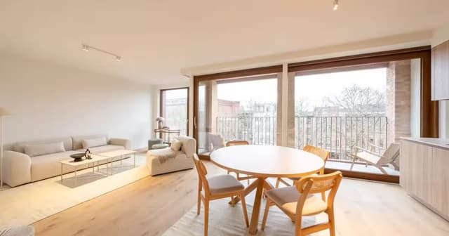 Bemeubeld nieuwbouwappartement op toplocatie, Eilandje