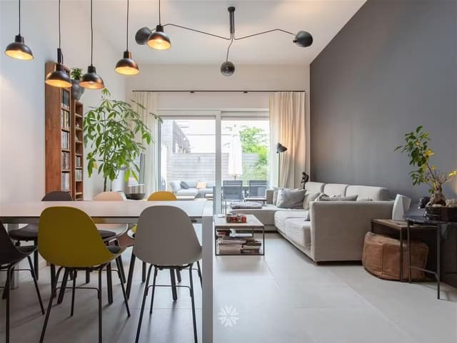 Gemeubelde rijwoning met zonnige tuin te huur in Gent