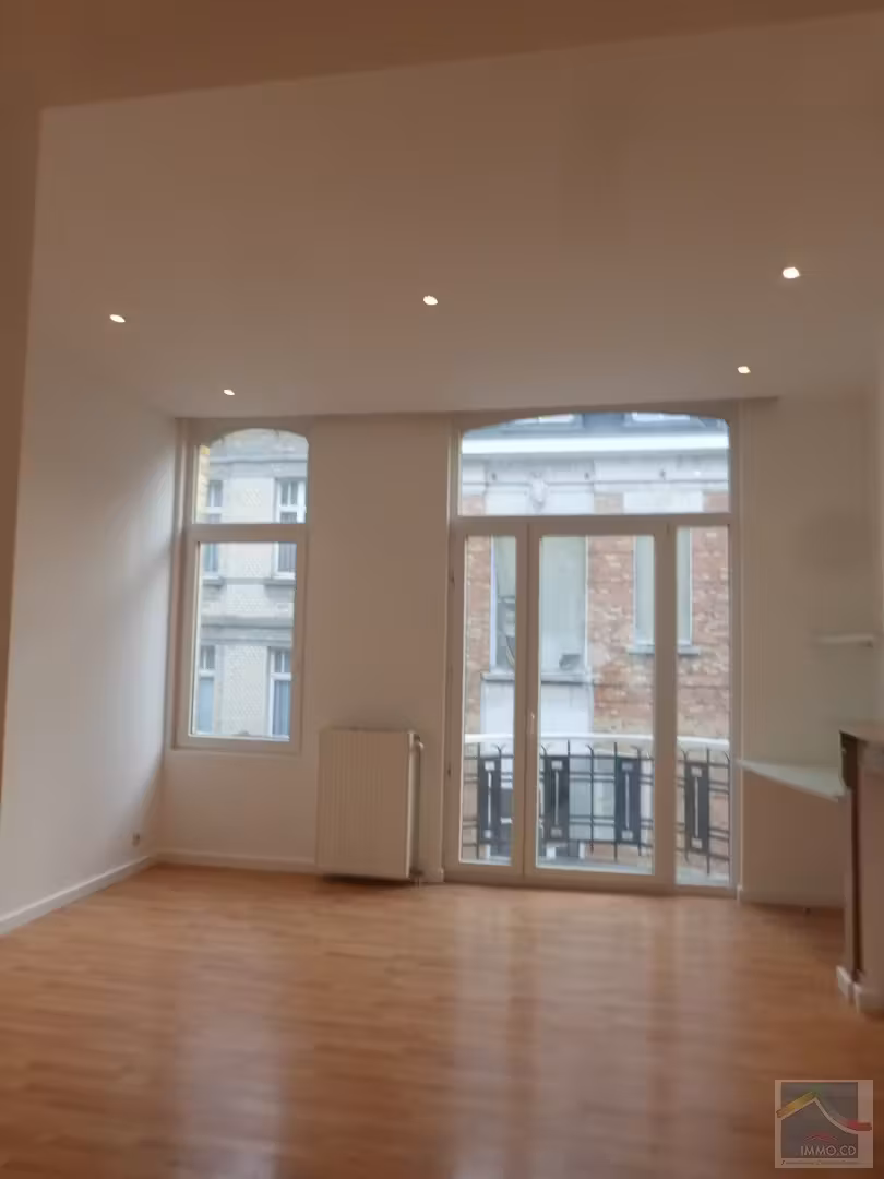 Duplex 2 chambres + bureau à proximité des Commissions