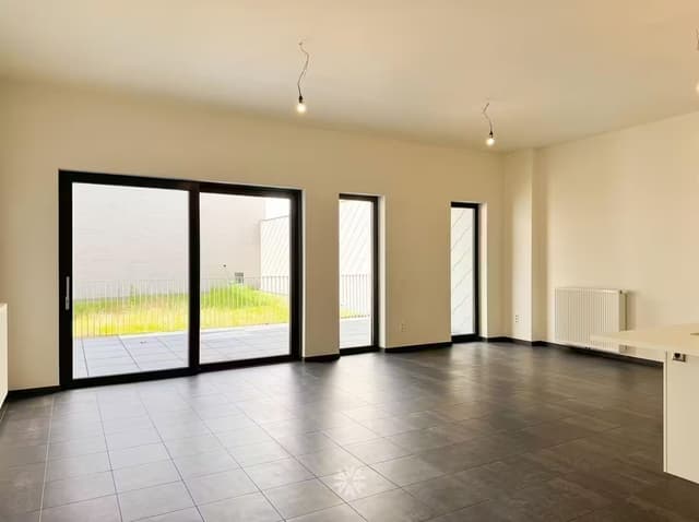 Lichtrijk twee slaapkamer appartement te huur in het hart van Gent