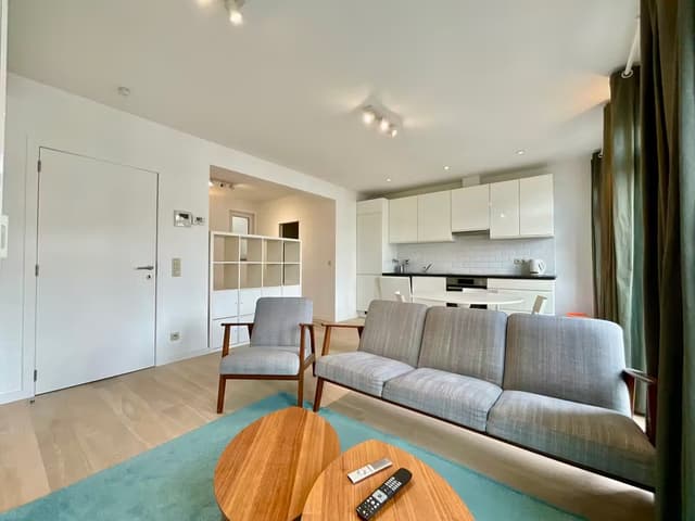Volledig gemeubileerd appartement nabij Parc Royal