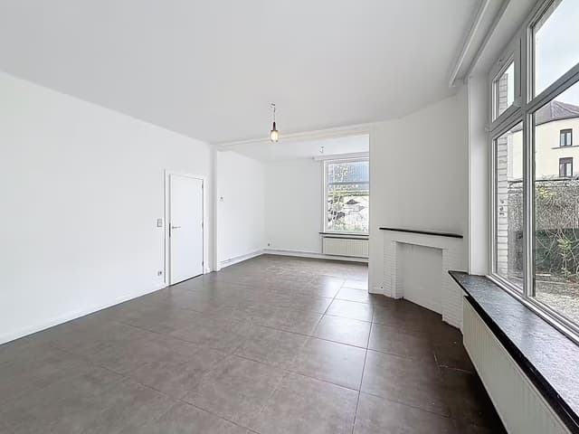 Gerenoveerde conciërgewoning met autostaanplaats