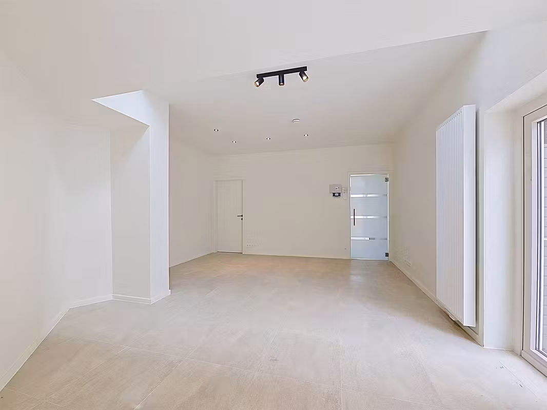 Gerenoveerde halfopen woning nabij centrum Sint-Denijs-Westrem