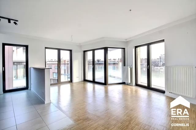 Modern appartement met 2 slaapkamers en terras in Molenbeek